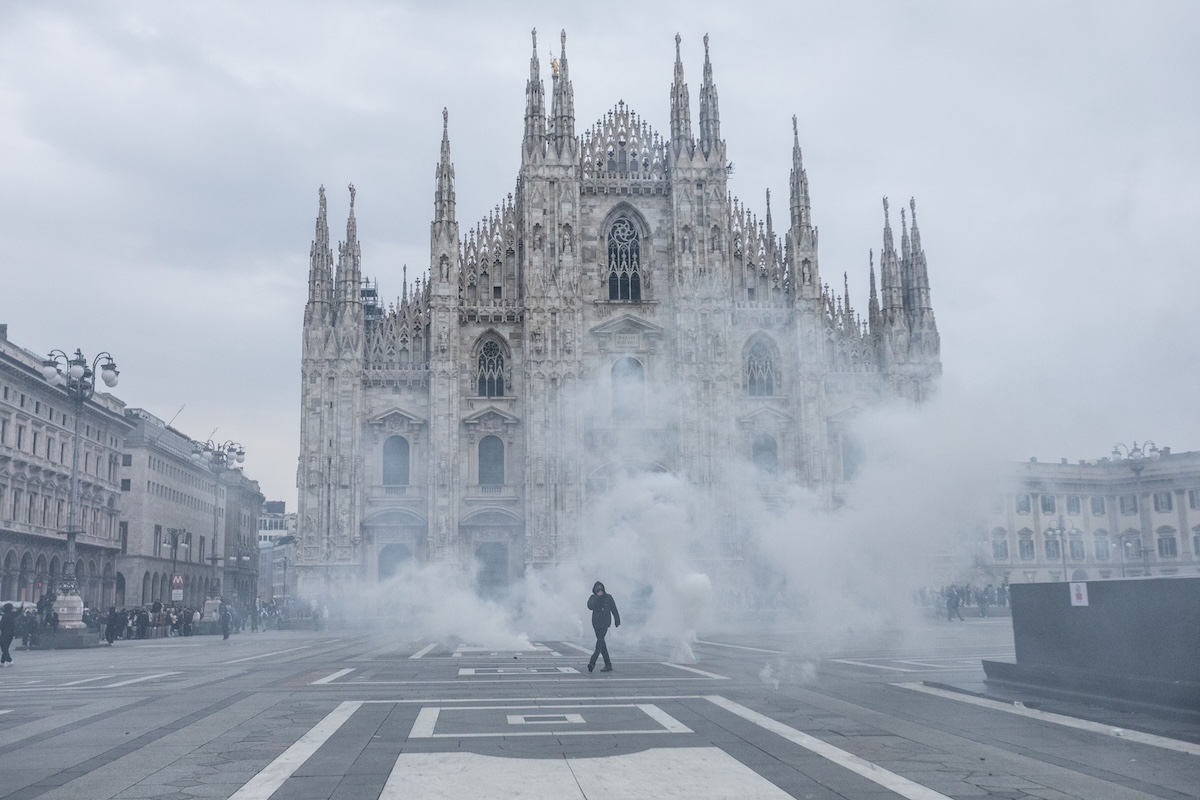 https://www.ilpost.it/2026/10/19/milano-devastazioni-saccheggi-scontri-negozi-polizia-manifestazione/milano-18-giugnoandrea-carrubba-anadolu-via-getty-images/
